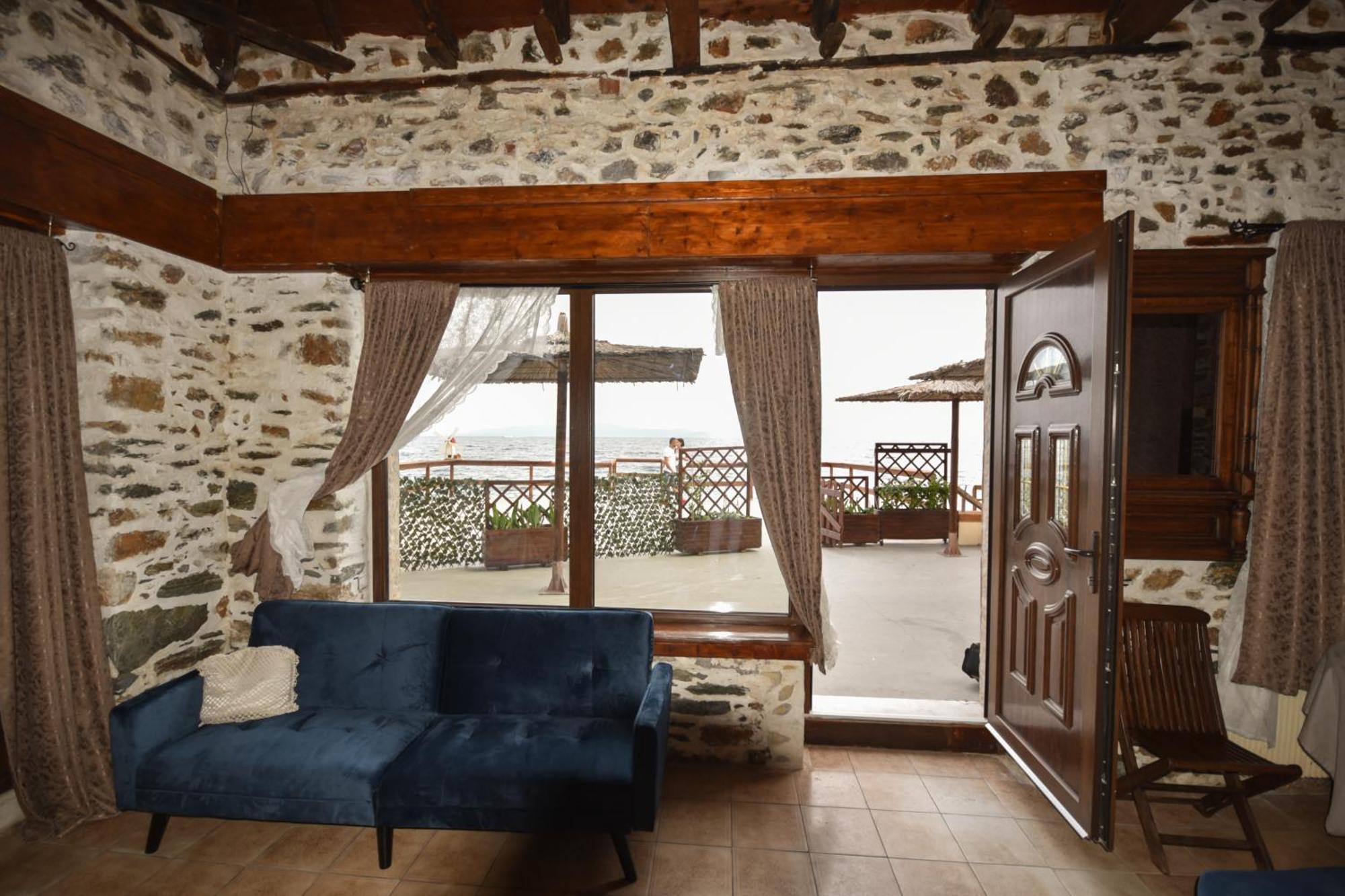 Stone Villa Inside Sea- Kids'Land Platanidia Bagian luar foto