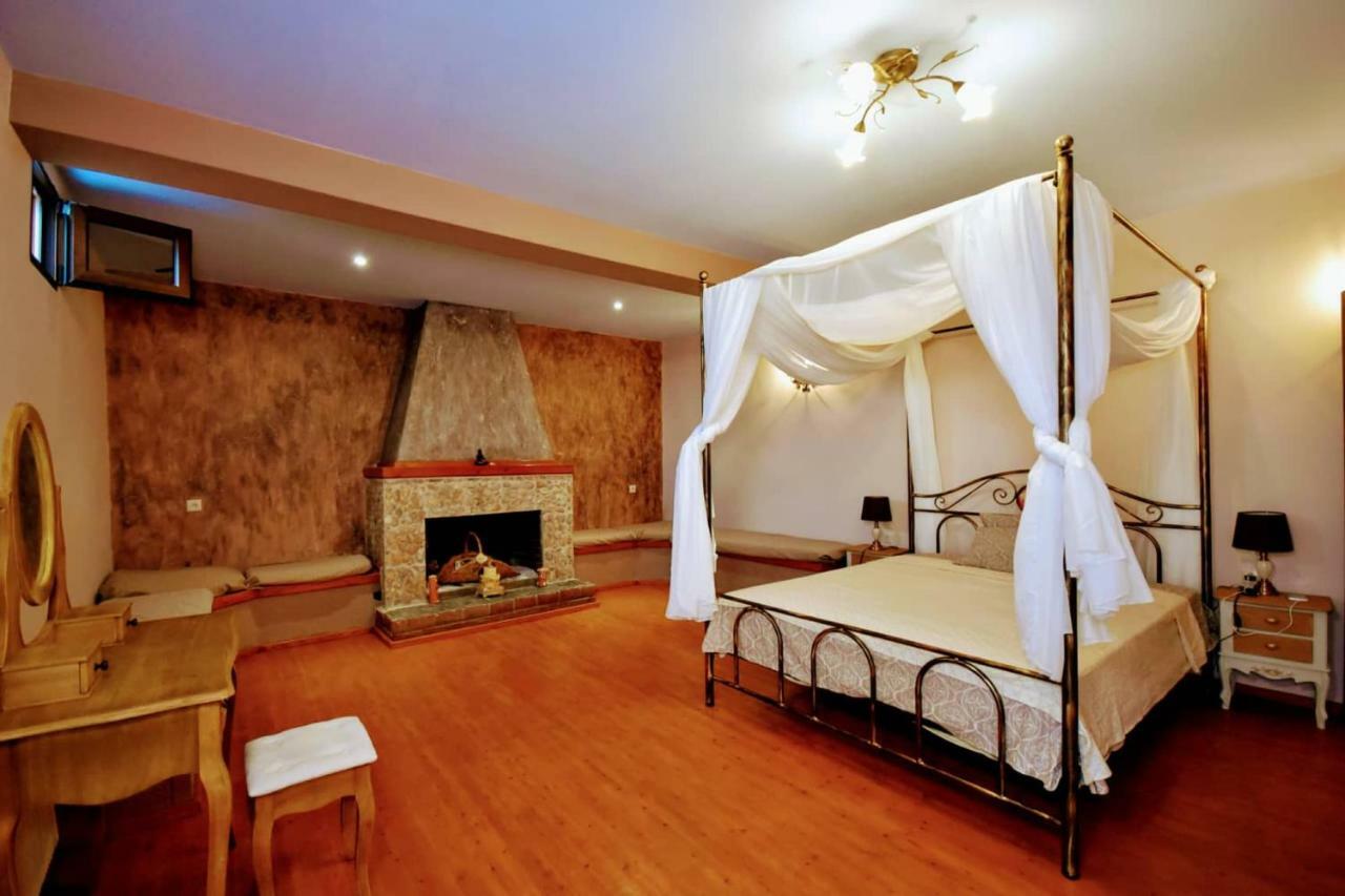 Stone Villa Inside Sea- Kids'Land Platanidia Bagian luar foto